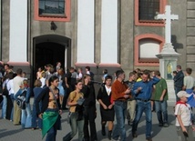Większość Polaków lubi Kościół