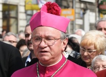 Abp Zimowski: Krzyż magnesem mądrości i miłości