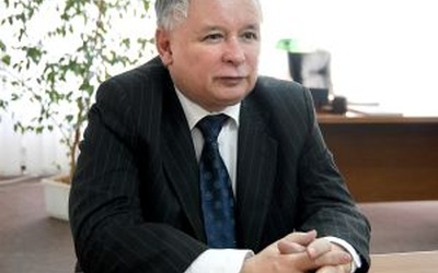 Kaczyński: obniżyć akcyzę na benzynę