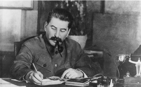 Wnuk Stalina pozwał za słowa o Katyniu