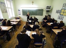 Nie likwidujmy polskich szkół za granicą