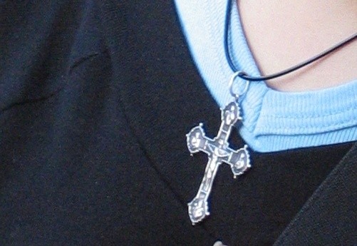 Krzyżyk na szyi