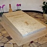 Ali Agca przy grobie Jana Pawła II