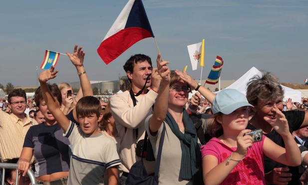 Papież uczy Czechów o Bogu