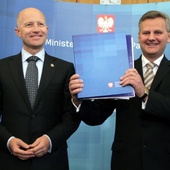 Minister skarbu Aleksander Grad (P) i prezes PZU Andrzej Klesyk (L)