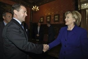Clinton: Dostarczymy Gruzji pomoc wojskową