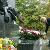 Biden pod pomnikiem Bohaterów Getta
