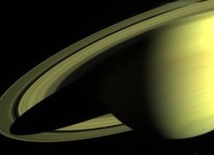 Nowy, olbrzymi pierścień Saturna