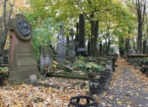 Ratują zabytkowe cmentarze