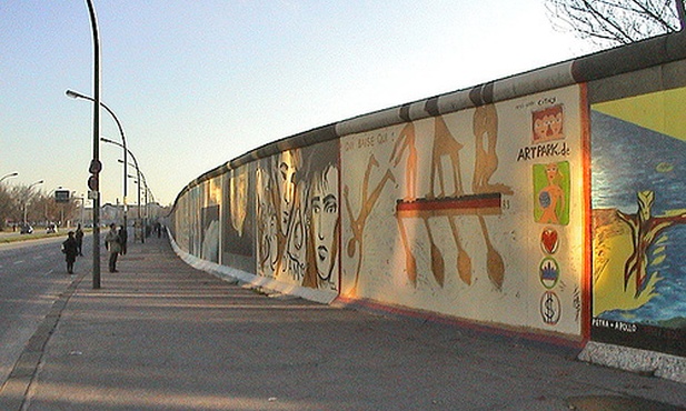 Dziś 20. rocznica zburzenia muru