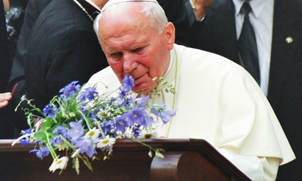 Spowolnienie procesu beatyfikacyjnego Jana Pawła II