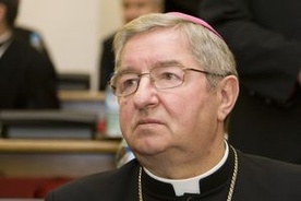 Abp Głódź: Dziś patriotyzm jest ośmieszany