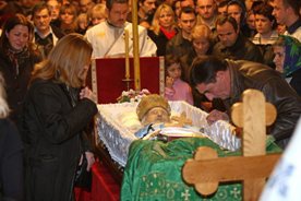 Serbia: Wierni żegnają patriarchę