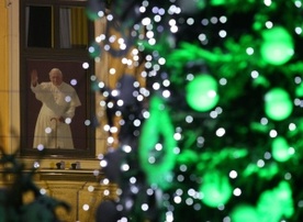 Choinka pod oknem papieskim