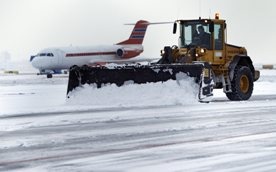 Amsterdam: 400 pasażerów nocowało na lotnisku