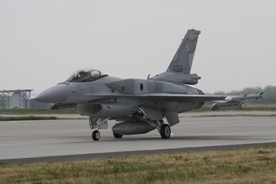 Licytują "lot F-16" na rzecz WOŚP