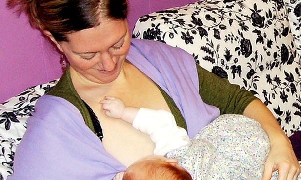 Tajwan chroni kobiety publicznie karmiące piersią