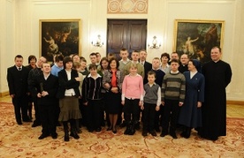 Niepełnosprawne dzieci w Pałacu Prezydenckim