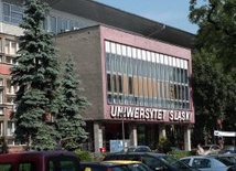 Uniwersytet Śląski bada karierę swych absolwentów