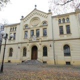 W synagodze
