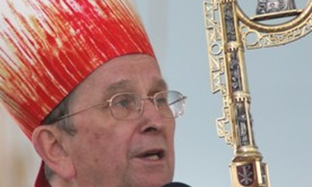 Prymas Polski: Katastrofa w Smoleńsku dopełnieniem ofiar wojny