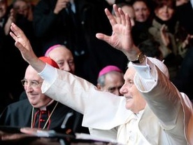 Benedykt XVI w ośrodku Caritas 