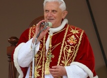 Benedykt XVI ufa swoim współpracownikom