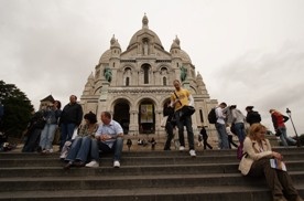 Francja: Przybywa kapłanów