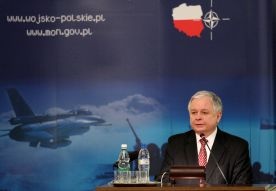 Prezydent, szefowie MON i BBN na odprawie wojskowych