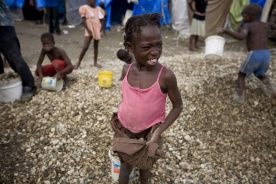 Haiti: Szkoły w obozach dla uchodźców