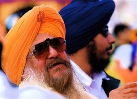Sikh proszony o zdjęcie turbanu na Okęciu