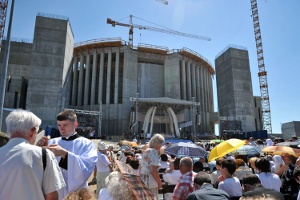 Msza św. przy budowanej świątyni Opatrzności Bożej