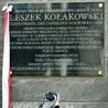 Tablica poświęcona prof. Kołakowskiemu