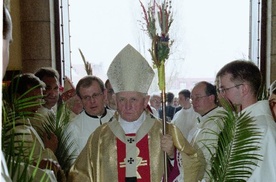 Abp Zimoń: Nie stójcie z boku