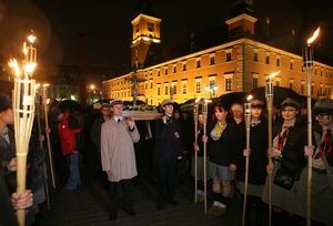 Warszawa: zakończyła się Droga Krzyżowa ulicami miasta
