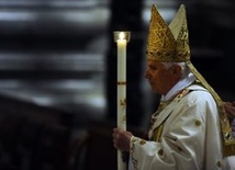 Benedykt XVI przewodniczył liturgii Wigilii Paschalnej