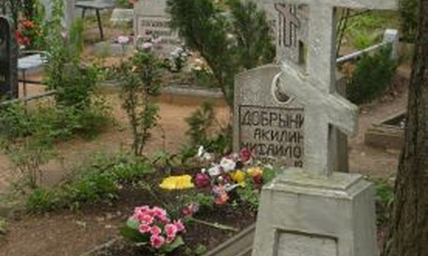 Prawosławni odwiedzają groby bliskich