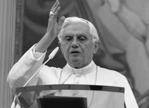 Benedykt XVI przekazuje kondolencje 