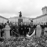 Przed Pałacem Prezydenckim