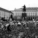 Przed Pałacem Prezydenckim