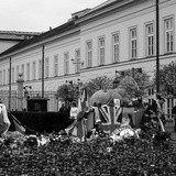 Przed Pałacem Prezydenckim