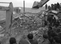 Chiny: 760 ofiar śmiertelnych trzęsienia ziemi