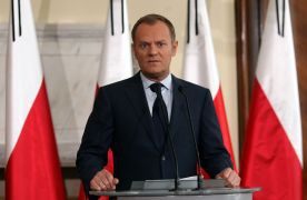 Tusk: Wolę poczekać na fakty