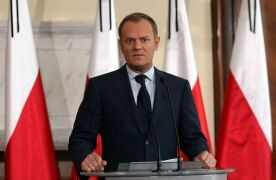 Tusk: Wolę poczekać na fakty