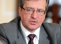 Komorowski uda się do Smoleńska i Katynia