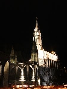 Żołnierze idą do Lourdes