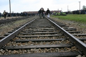 Woda podtapia obóz Auschwitz II