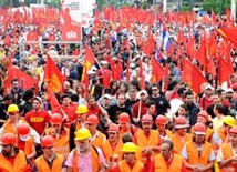 Tysiące strajkujących w centrum Aten