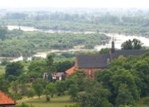 Umacnianie wałów w Sandomierzu