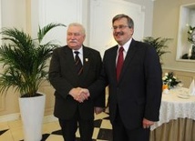 Wałęsa apeluje o głosowanie na Komorowskiego
